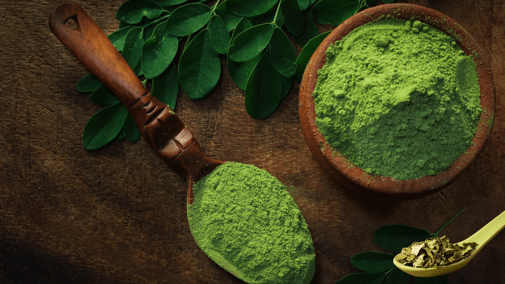 moringa powder and leaves